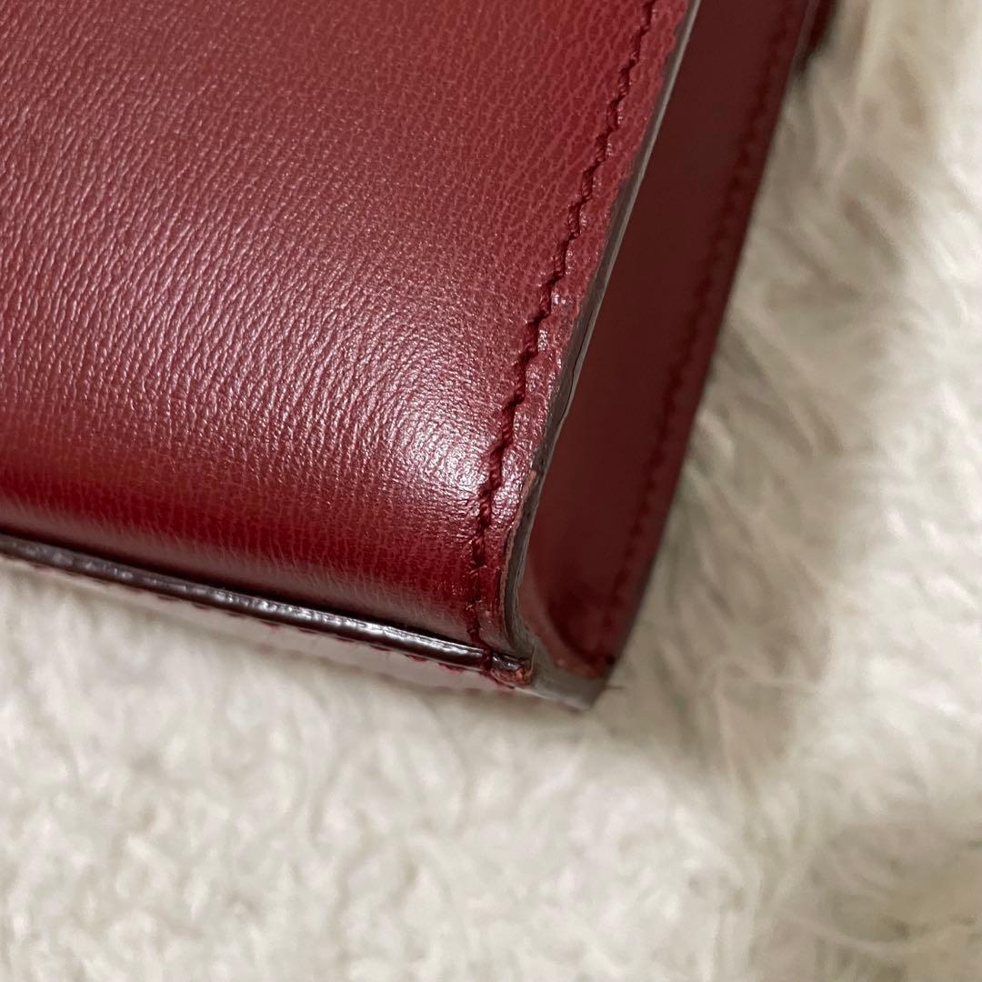 美品 フェラガモ カメラバッグ レッド シルバー金具 ロゴ刻印