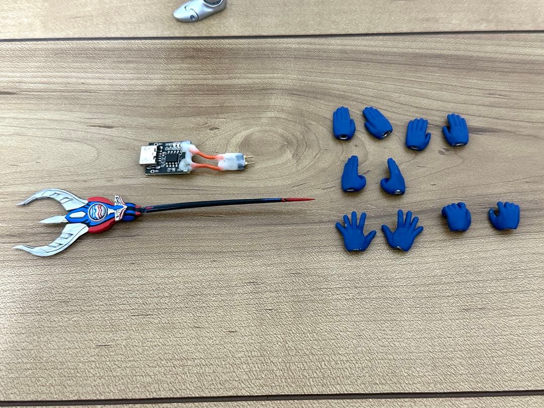 改造 発光 ウルトラマンオーブ ハリケーンスラッシュ S.H.Figuarts