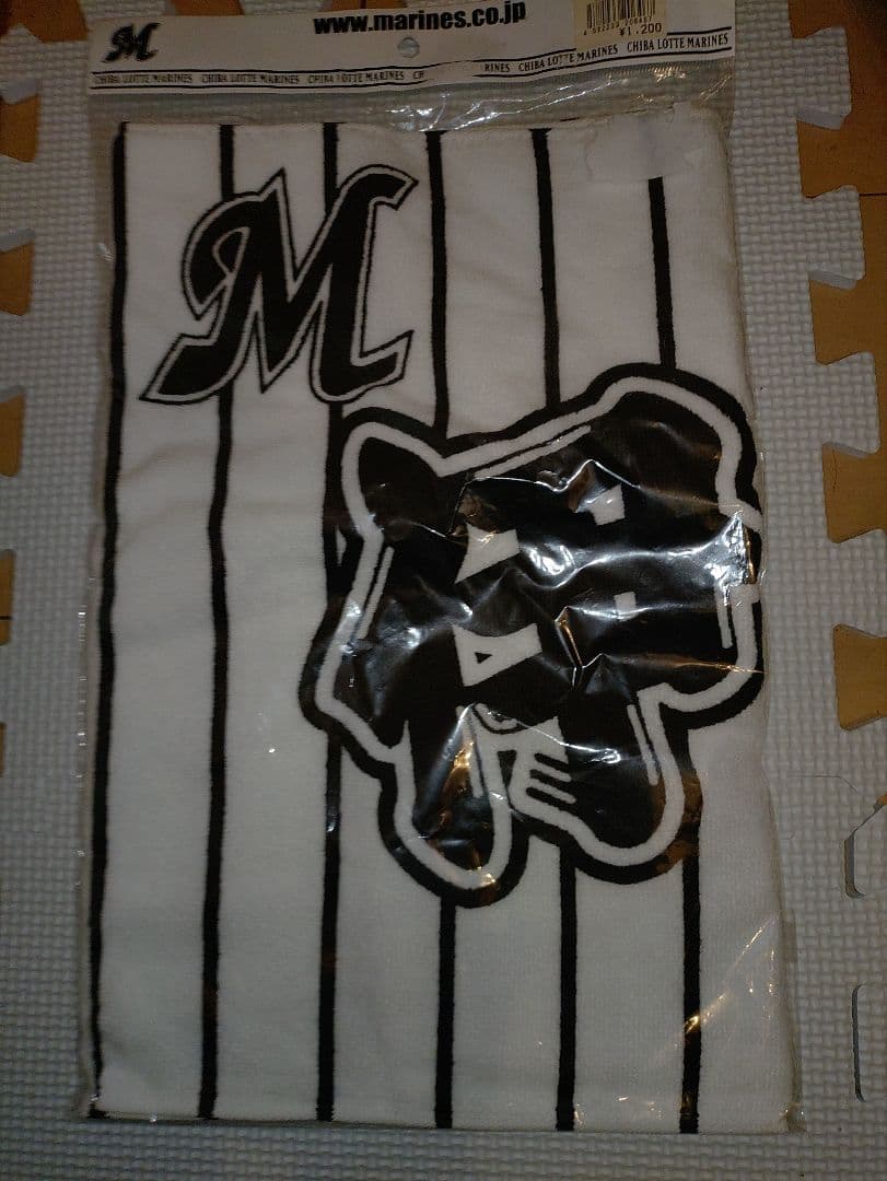 千葉ロッテマリーンズファン必見‼️ 野球応援グッズユニホーム3枚、ほか