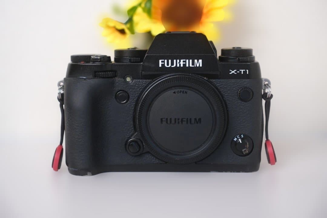 FUJIFILM X-T1 ミラーレス一眼 ブラック フィルム一眼レフライクなデザインのミラーレス「FUJIFILM X-T1
