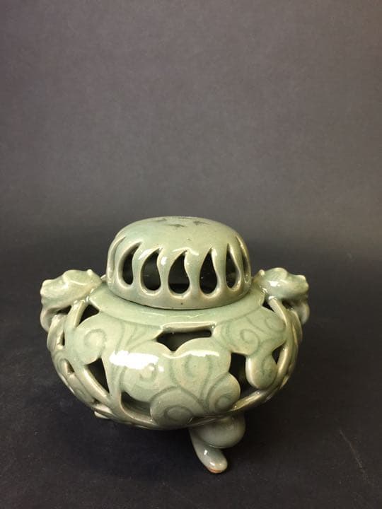 青磁香炉 象嵌  在銘 真葛窯(横浜) 二代 宮川香山(作) 青磁香炉 蓮花形 象嵌入り 共箱 | 古