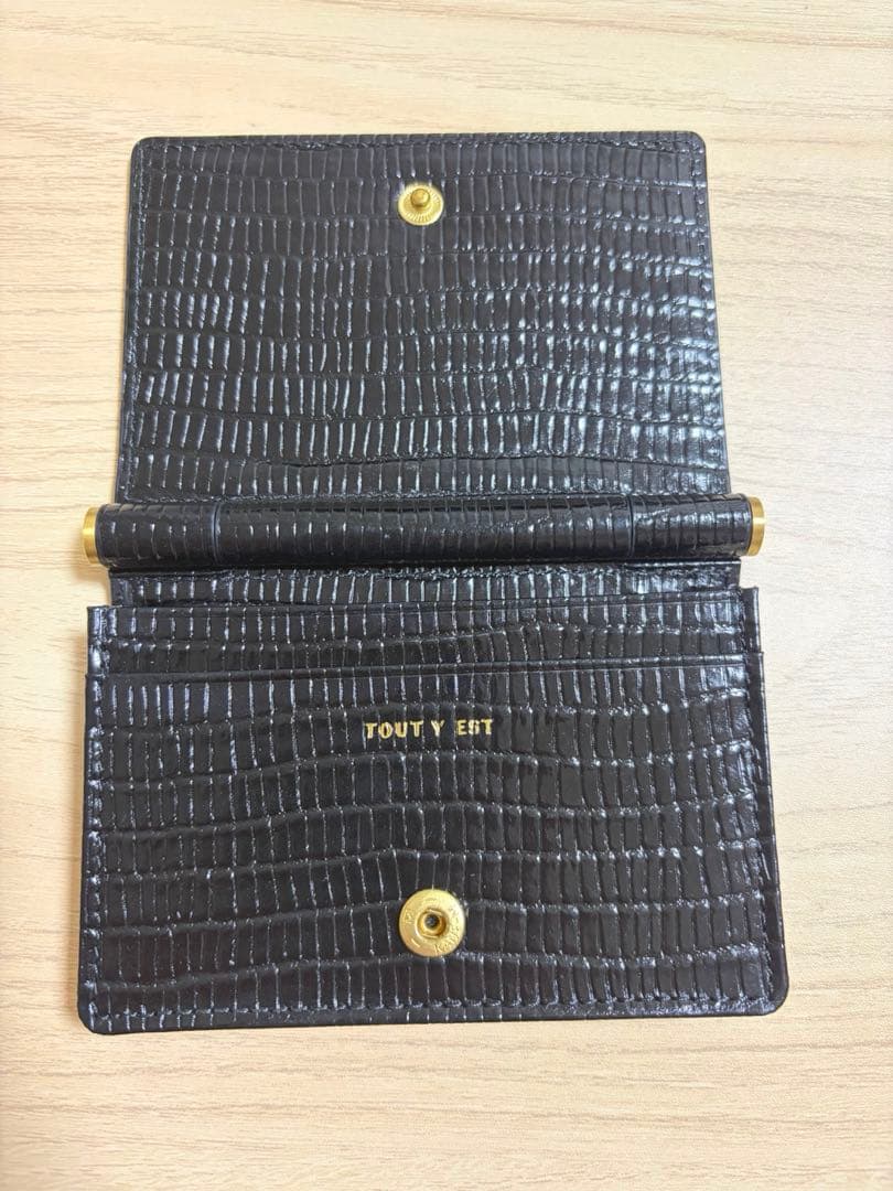 TOUT Y EST クロコダイル型押し カードホルダー - 小物クラシック