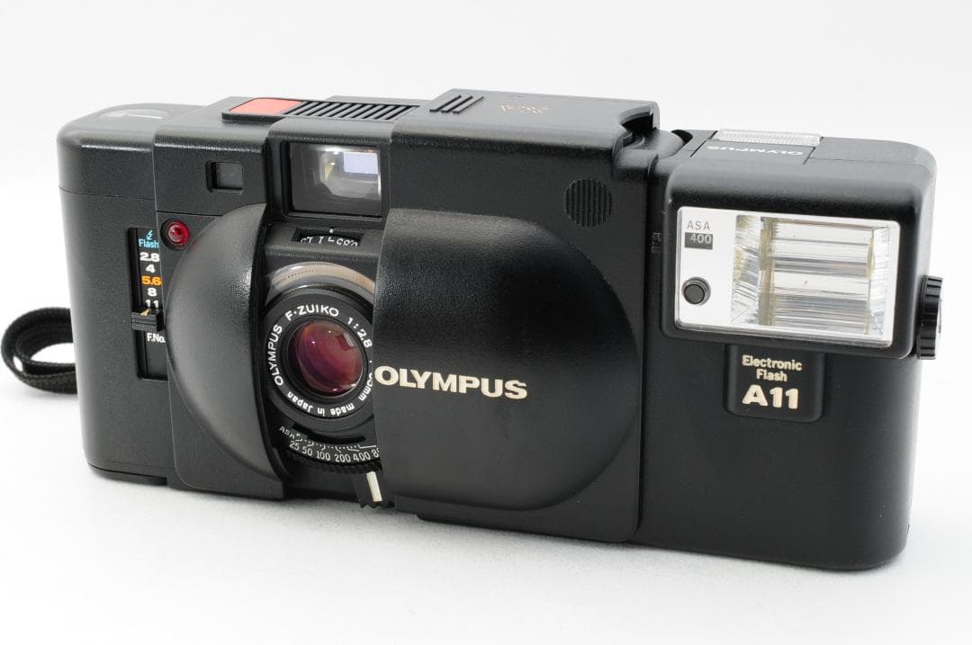 フィルムカメラ OLYMPUS XA A11 F-ZUIKO 35mm F2.8 #949 Câmera 35mm - Olympus XA + Flash A11 + Estojo - 9.5/10 - Foto com