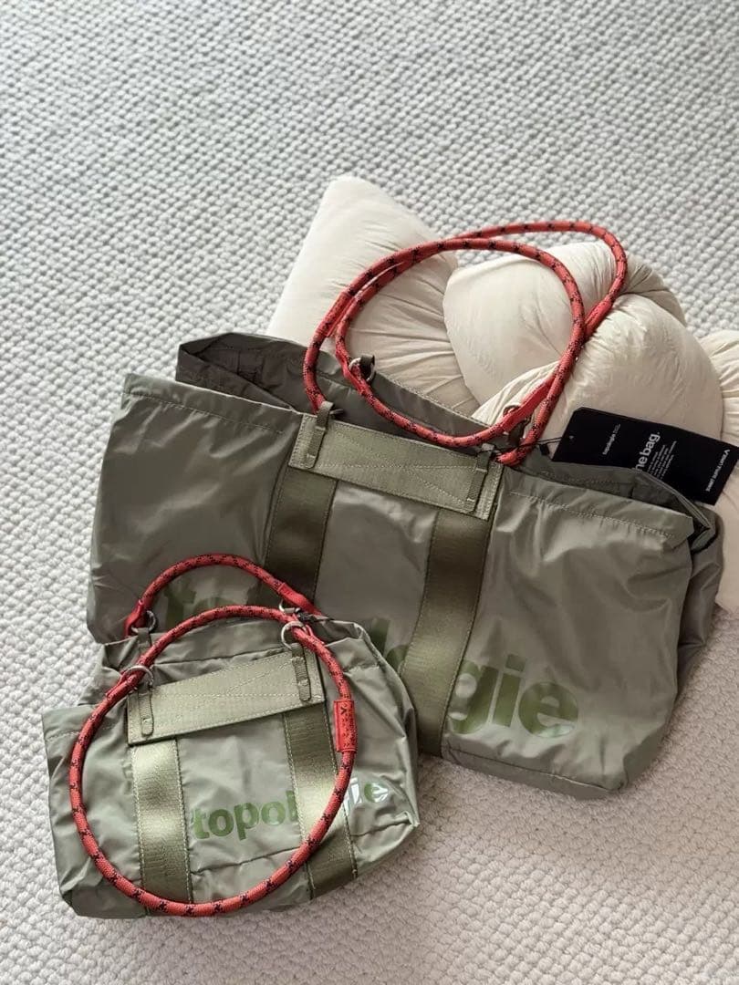 topologie Duffle Small オリーブグリーン ストラップ付き