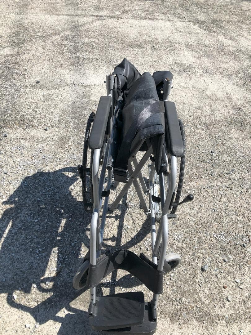 車椅子 人気のケアテック 黒 状態良好 未使用に近い 引取(埼玉)幸手市