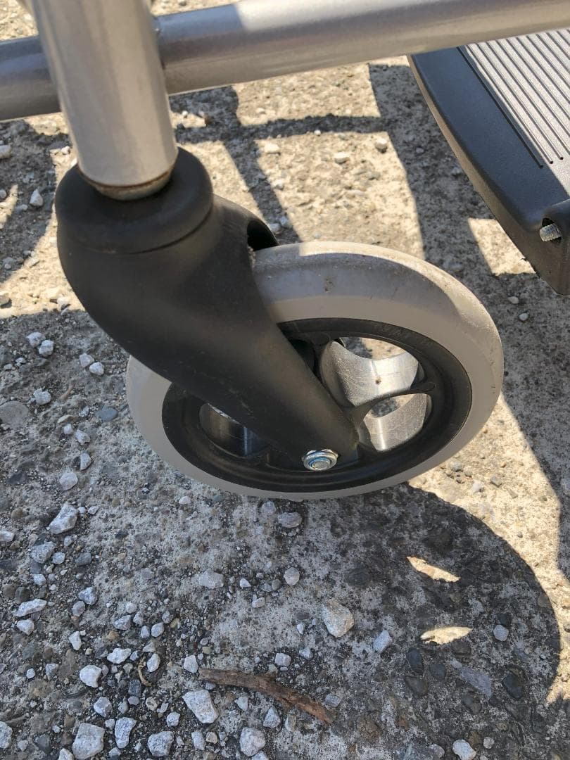 車椅子 人気のケアテック 黒 状態良好 未使用に近い 引取(埼玉)幸手市