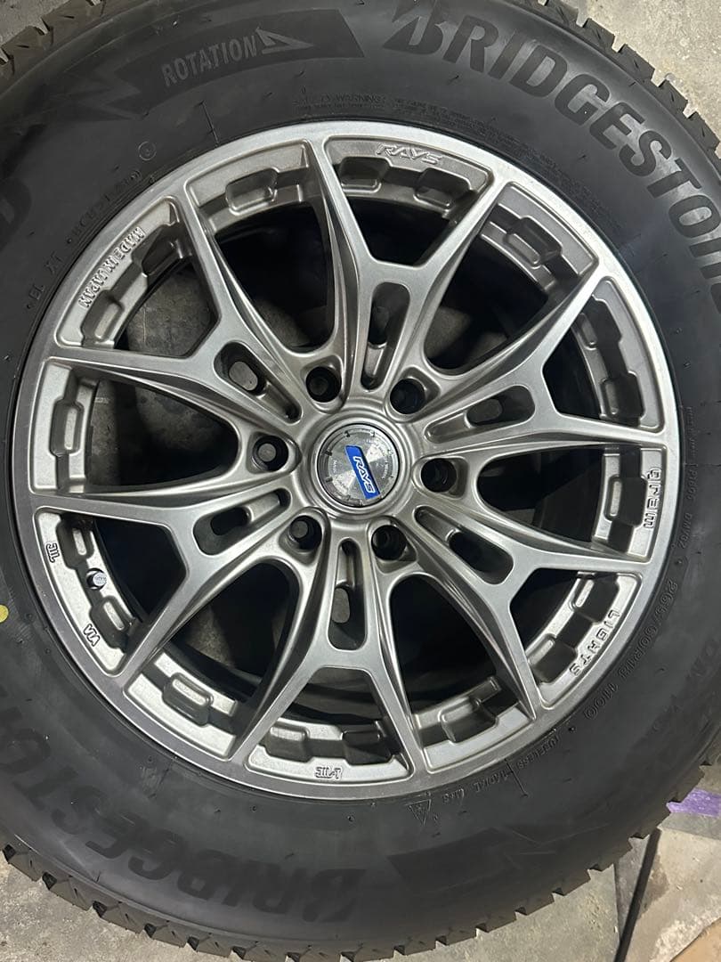 RAYS グラムライツ18インチ ブリヂストン スタッドレス バリ溝
