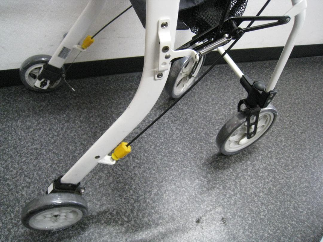 イコットエア 安寿 軽量 歩行器 歩行車 軽量 3.9kg 折りたたみ