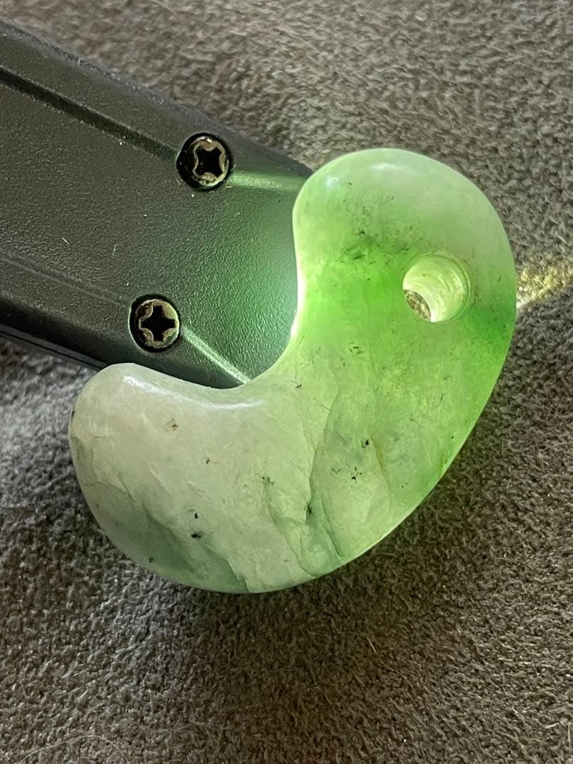 古墳時代 翡翠勾玉 アップルグリーン ラベンダー宝石質翡翠 出土品