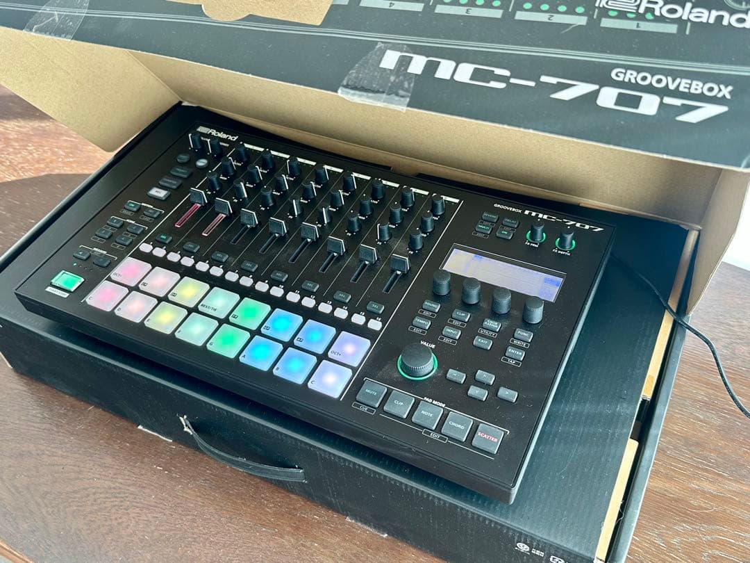 Roland MC-707 (Ver.1.82) SDカード付きの通販はau PAY マーケット