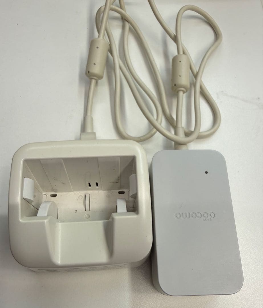 docomo らくらくホン F-02J 本体 純正充電器とACアダプターのセット