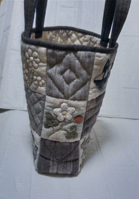 パッチワークキルト 《お花とバスケット・アップリケ&刺繍》 (残1点)