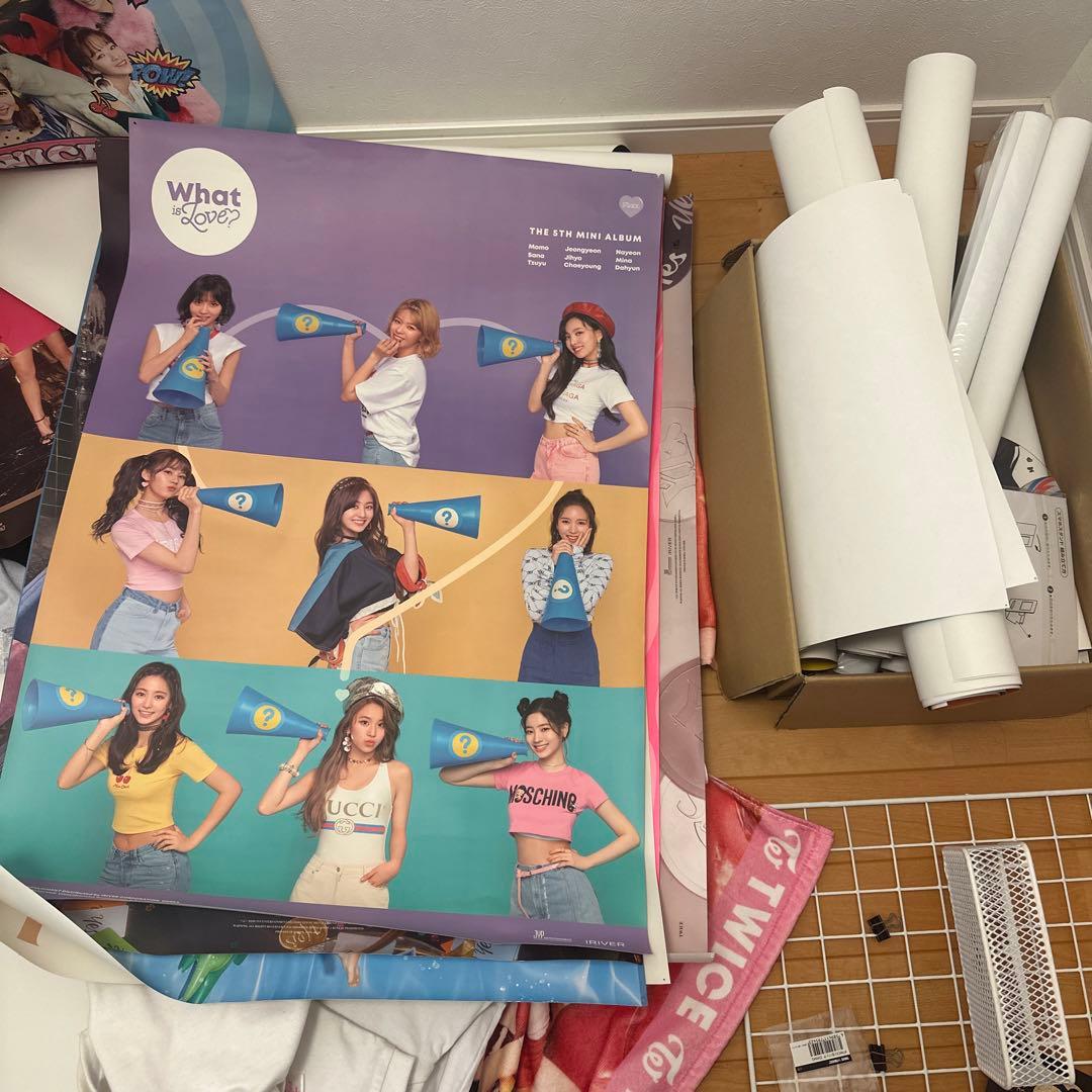 値下げ中！】TWICE グッズ アルバム 全種類 特典付き - メルカリ