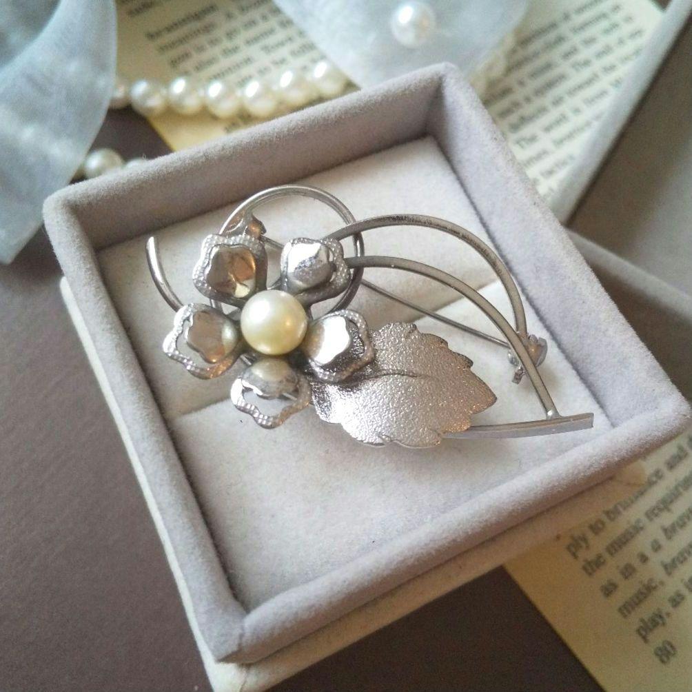 本真珠 パールフラワーブローチ 昭和レトロ シルバー 花 銀細工