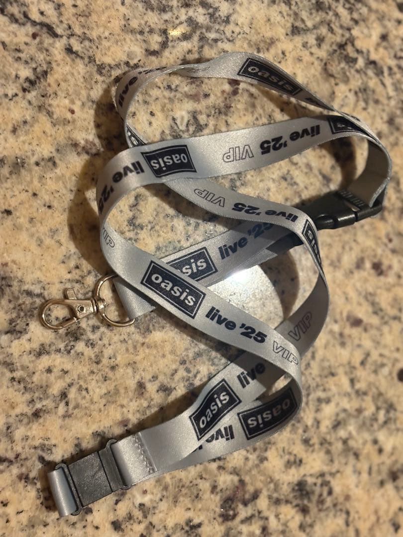 OASIS VIP限定特典 UKツアー cardiff オアシスLIVE25 - メルカリ