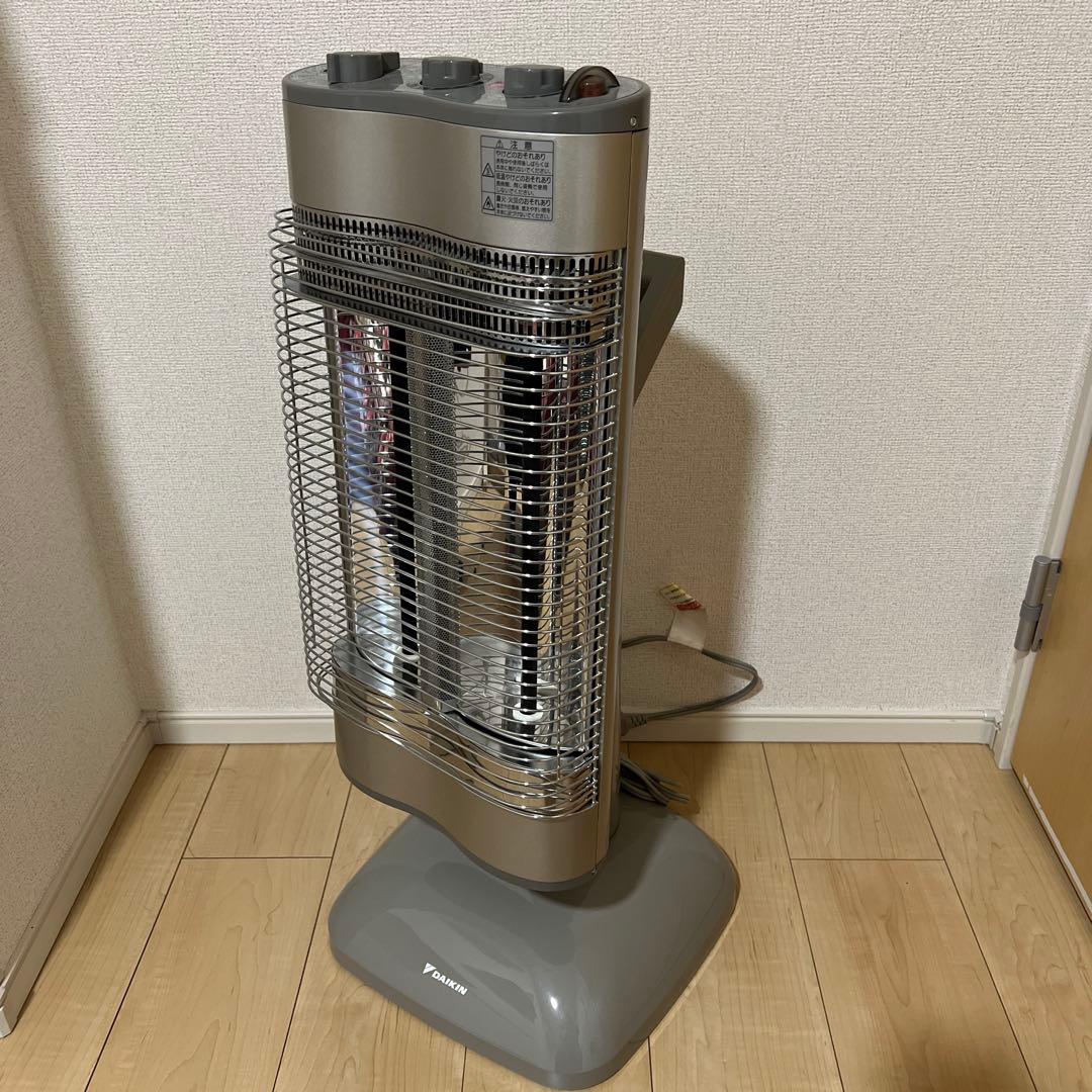 遠赤外線暖房機 セラムヒート ダイキン ERFT11NS 2012年製 - メルカリ
