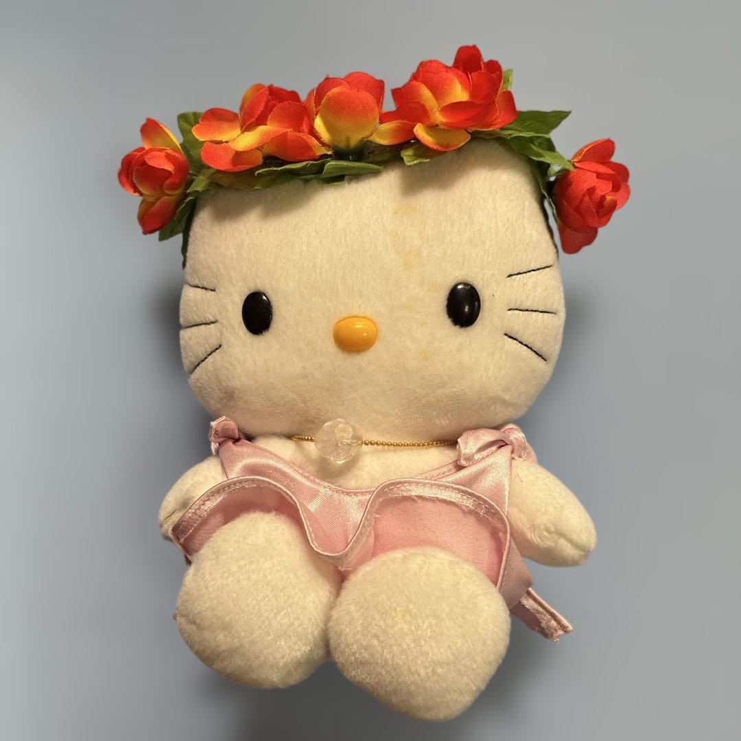 ハローキティ 花冠付きぬいぐるみ - メルカリ