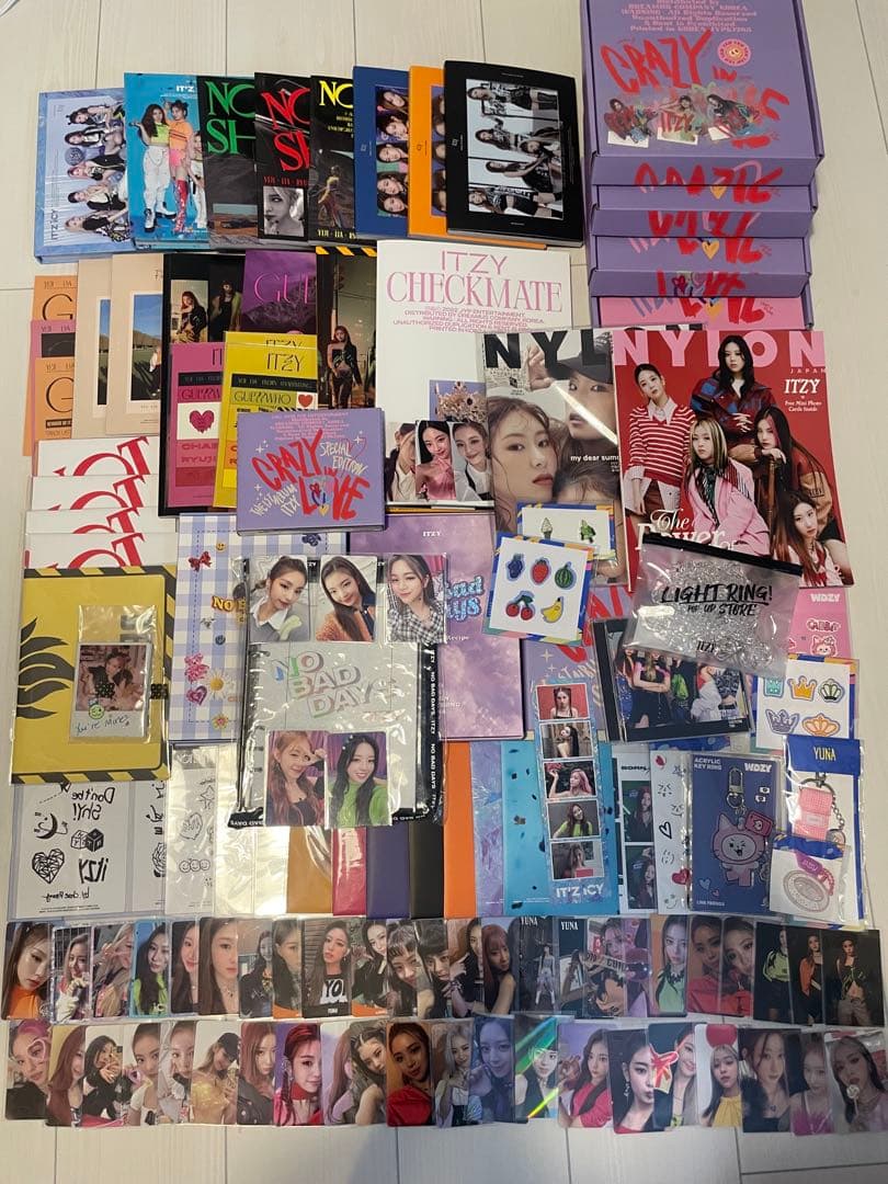 ITZY グッズ アルバム トレカ セット Amazon.co.jp: kpop 119枚レーザーカード ITZY 新アルバム RINGO