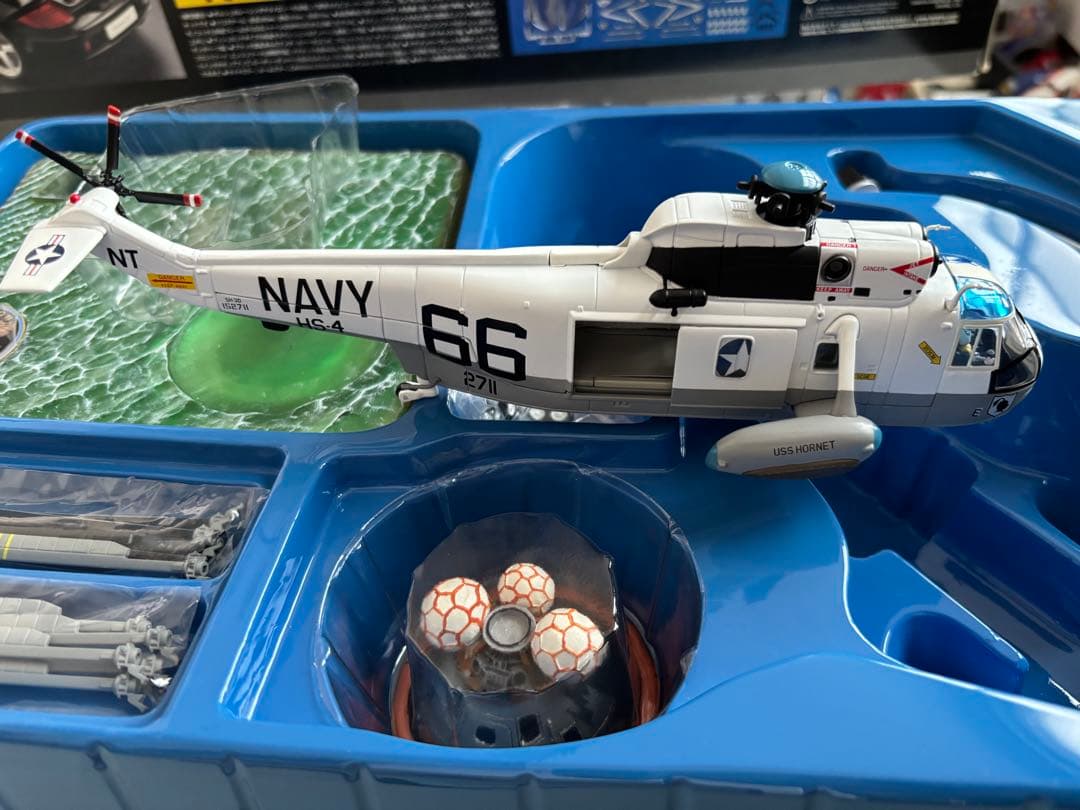 Corgi H-53 Sea Stallion 1/72 アポロの回収シーン - メルカリ