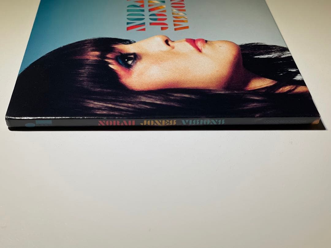 オフィシャル直筆サイン Norah Jones / Visions - メルカリ