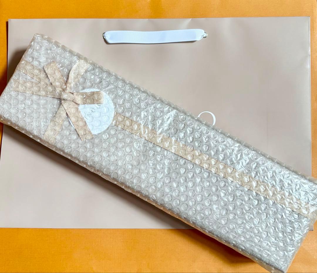 新品未開封 キヌージョ コテ カールアイロン 28mm 絹女 ギフト包装 白
