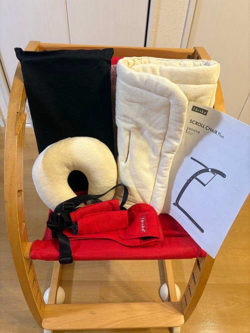 美品　farskaファルスカ スクロールチェアプラス レッド farska（ファルスカ）スクロールチェア プラス | ベビーチェア（ハイ