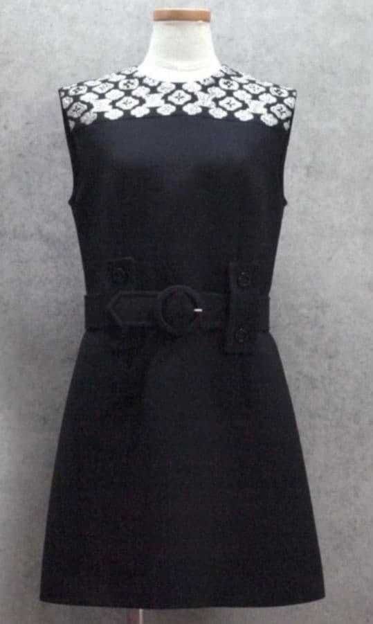 桃 月 豪華ルイビトンロゴ刺繍ワンピース クリスマスディナーにもモデル セール】 【S/Mサイズ】イニシャル刺繍7分袖ティアードワンピース