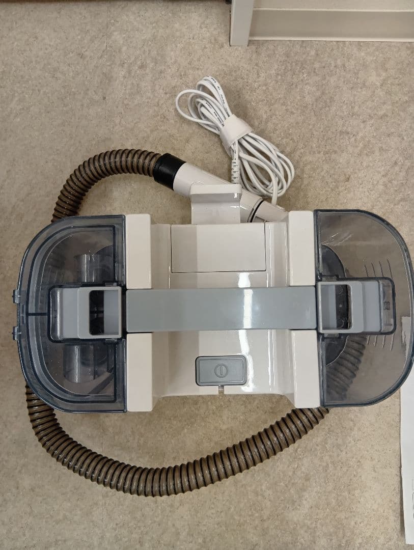 【美品】アイリスオーヤマ　布製品の洗浄ができるクリーナー　RSN -P10-W