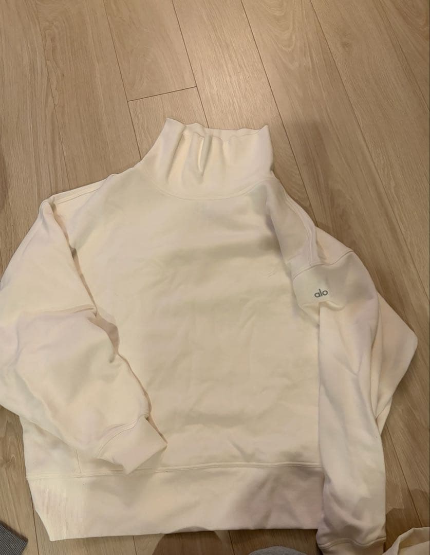 alo yoga ヘイジーモックネックプルオーバー スウェット 新品未使用