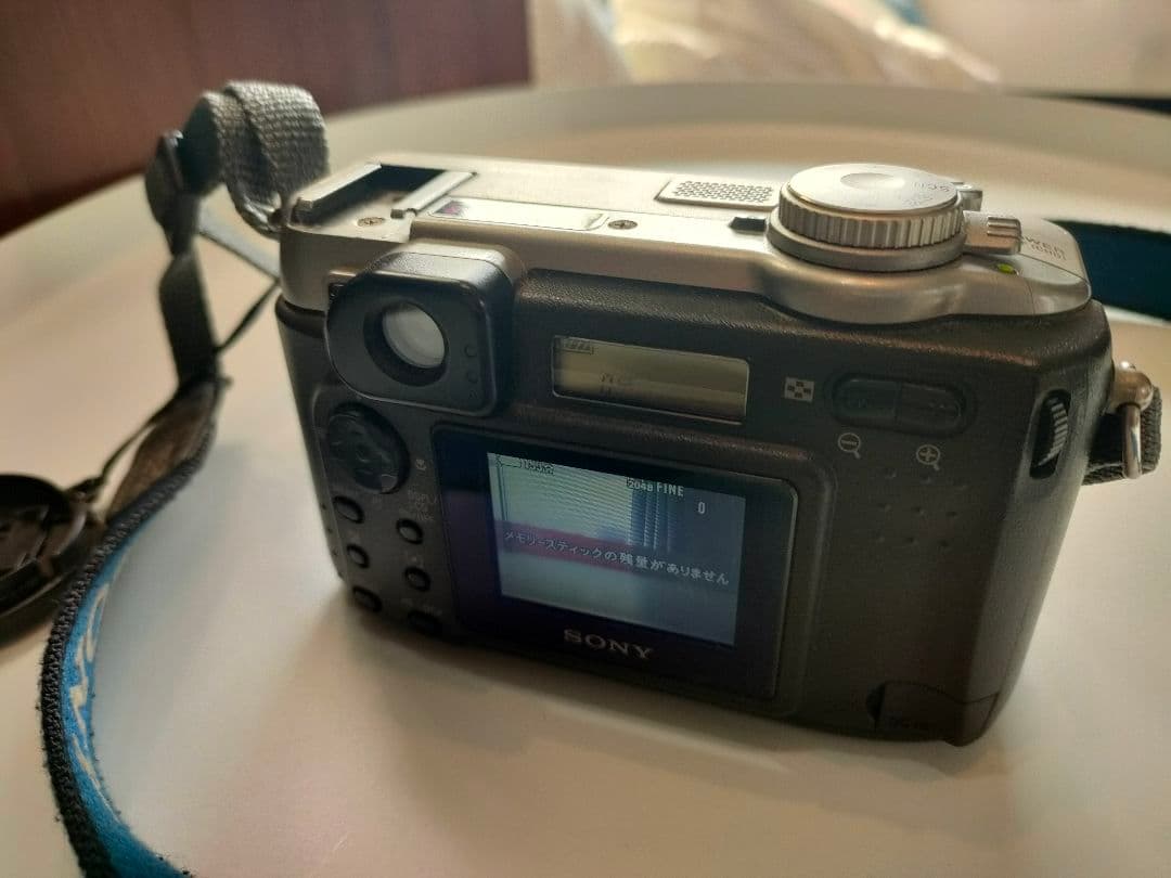 SONY Cyber-shot DSC-S75 本体のみ 電源入ります。