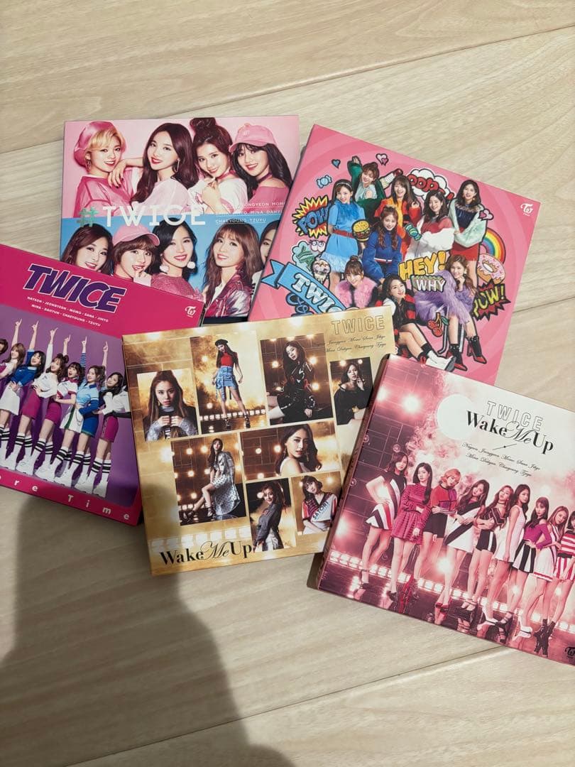 ぱくちよ様専用】TWICE まとめ売りCD50枚・トレカ306枚・うちわなど