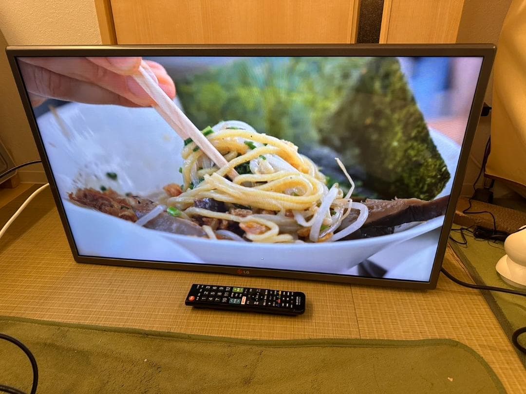 LG 32型テレビ32LB5810 2015年製 スタンド無 映り綺麗極美品！