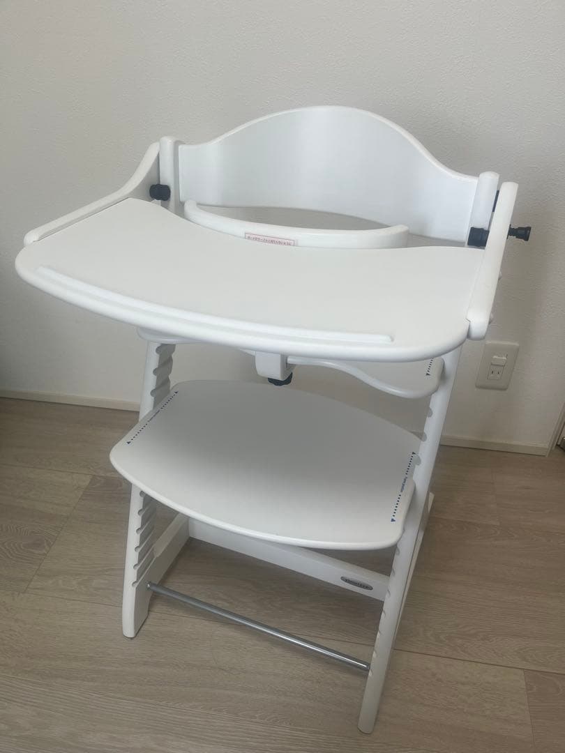 大和屋　すくすくチェアプラス　テーブル付き　ホワイト 大和屋 すくすくチェアプラス テーブル付 | ベビー＆キッズ