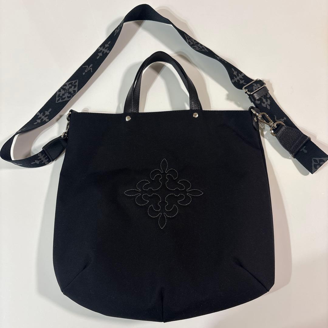 ほぼ未使用ラシット今期A4入るコーデュラナイロン刺繍2wayバッグ