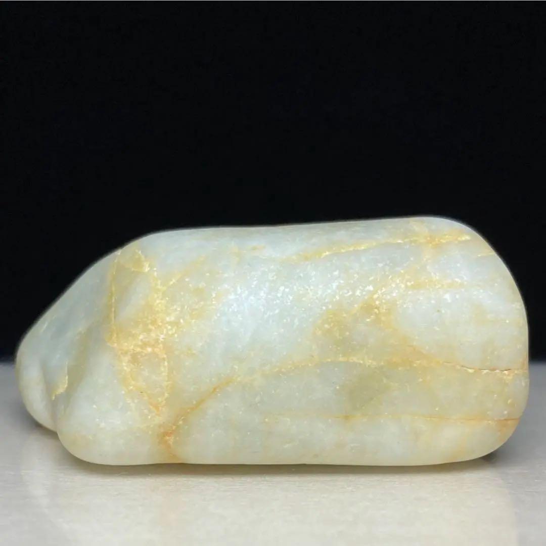 糸魚川翡翠　海中白翡翠　海石　原石　61.3ｇ