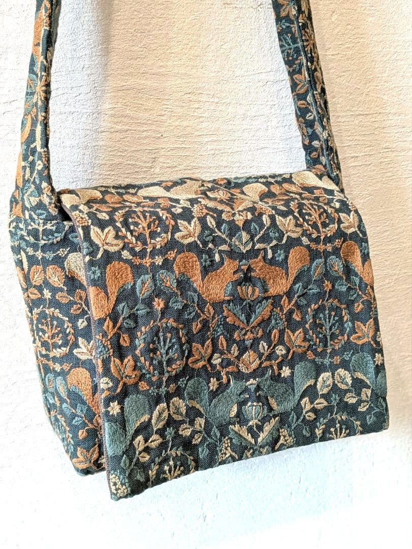 点と線模様製作所　リスノモリ刺繍ショルダーバッグ ショルダーバッグ（小） 刺繍生地 リスノモリ - 点と線模様製作所