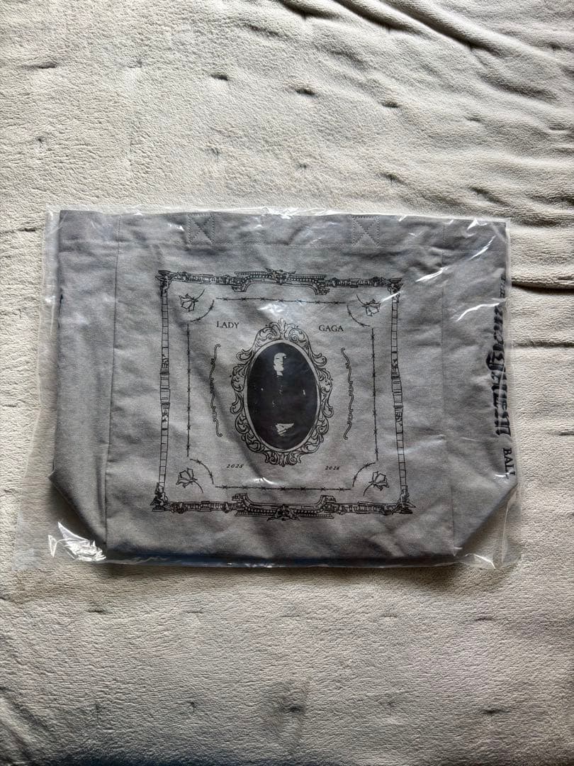 レディ・ガガ OPERA HAUS TOTE（GRAY）トートバッグ - メルカリ
