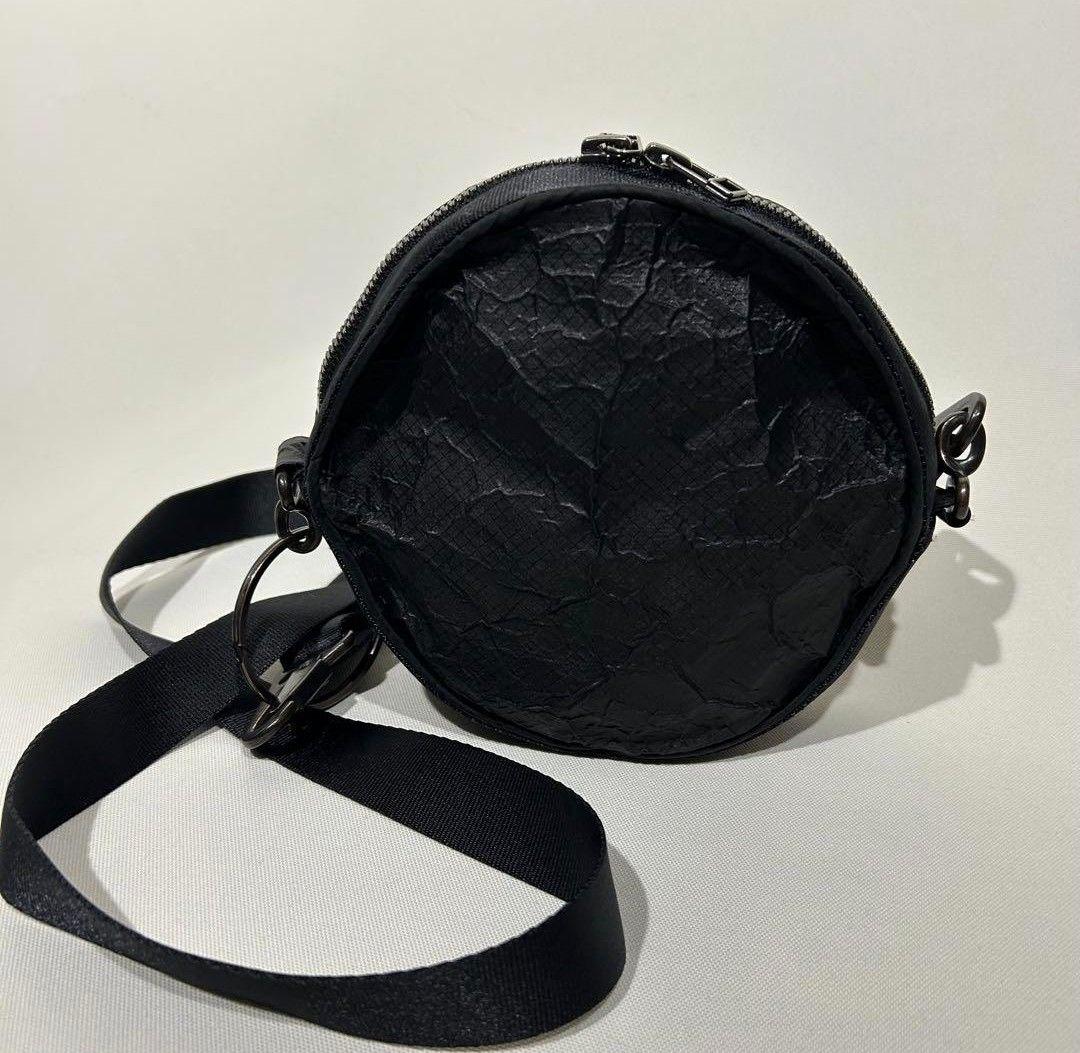 レア】hatra/ハトラ 円形ショルダーバッグ ブラック - メルカリ