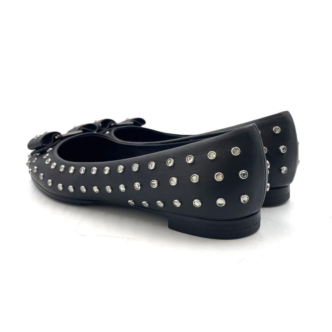 未使用級》 フェラガモ ヴァラ ビジュ スタッズ フラットパンプス 黒系