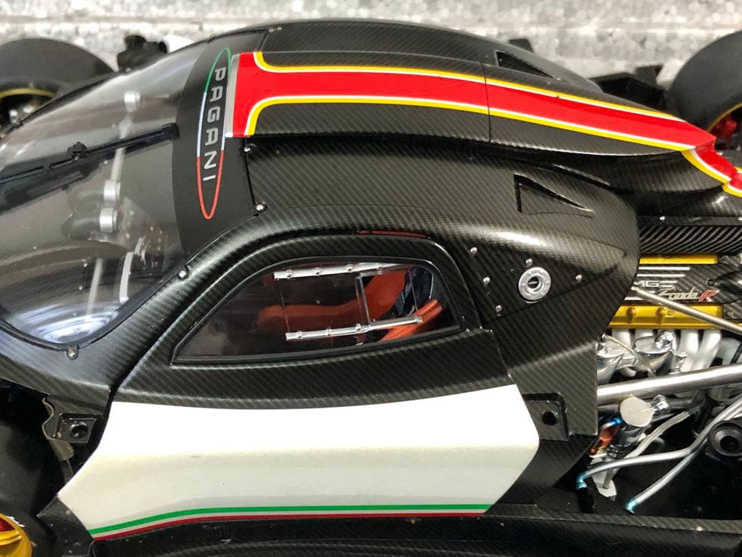 ☆絶版！オートアート￼ 1/18 パガーニ ゾンダR (イタリアンストライプ