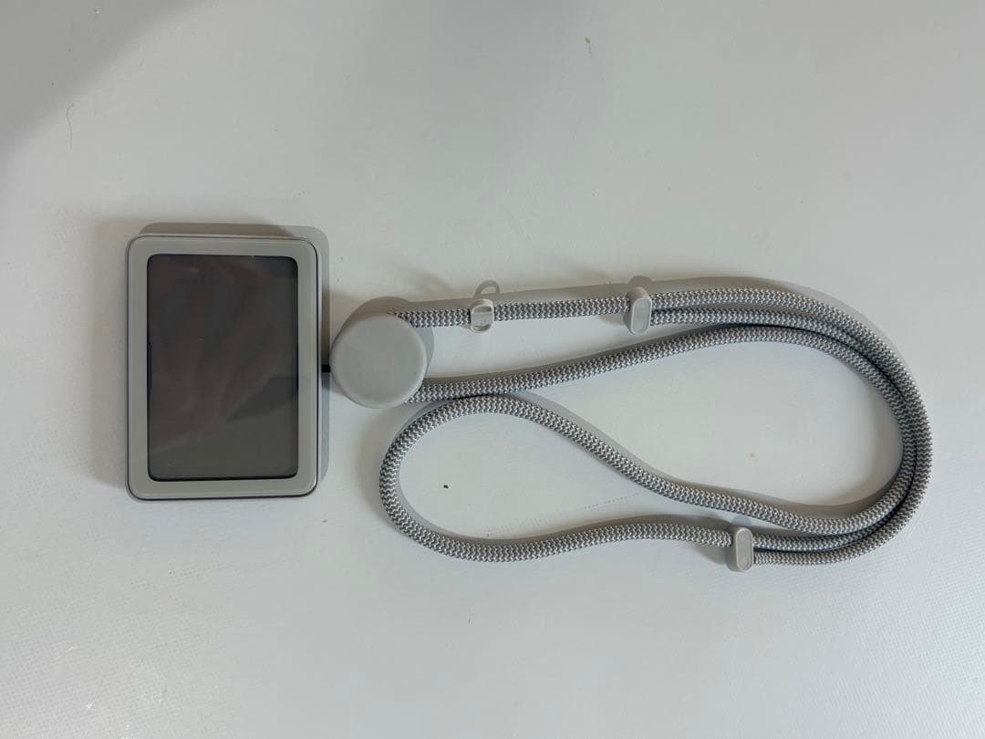 ZENLET 首掛けストラップ二刀流　コンクリートグレー 首掛けストラップ二刀流 | スマホストラップ × IDカード｜マクアケ