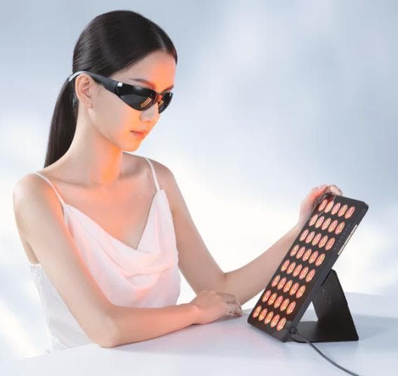 最終値下げ スタンド付き 匿名配送 送料込み AMIRO LED美顔器