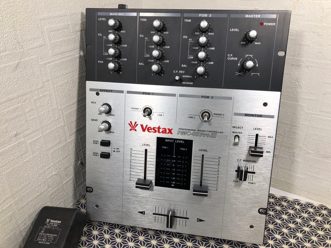 VESTAX ベスタクス　PMC-05ProⅢVCA フェーダーメンテナンス Vestax PMC-05PRO3 フェーダーの洗浄 - DJ DRAGONの気になる機材