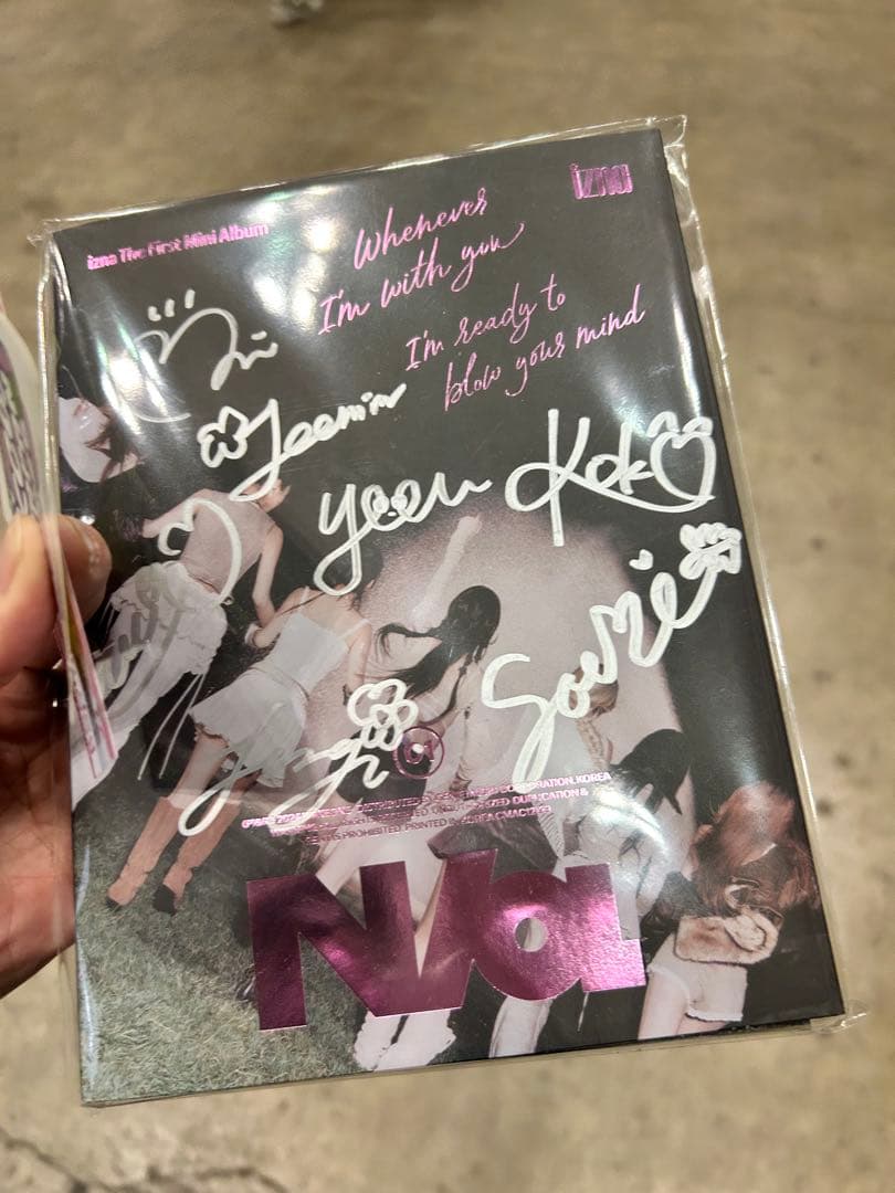 izna 1st Mini Album サイン入り izna N/Vol. 01 サイン入り - メルカリ