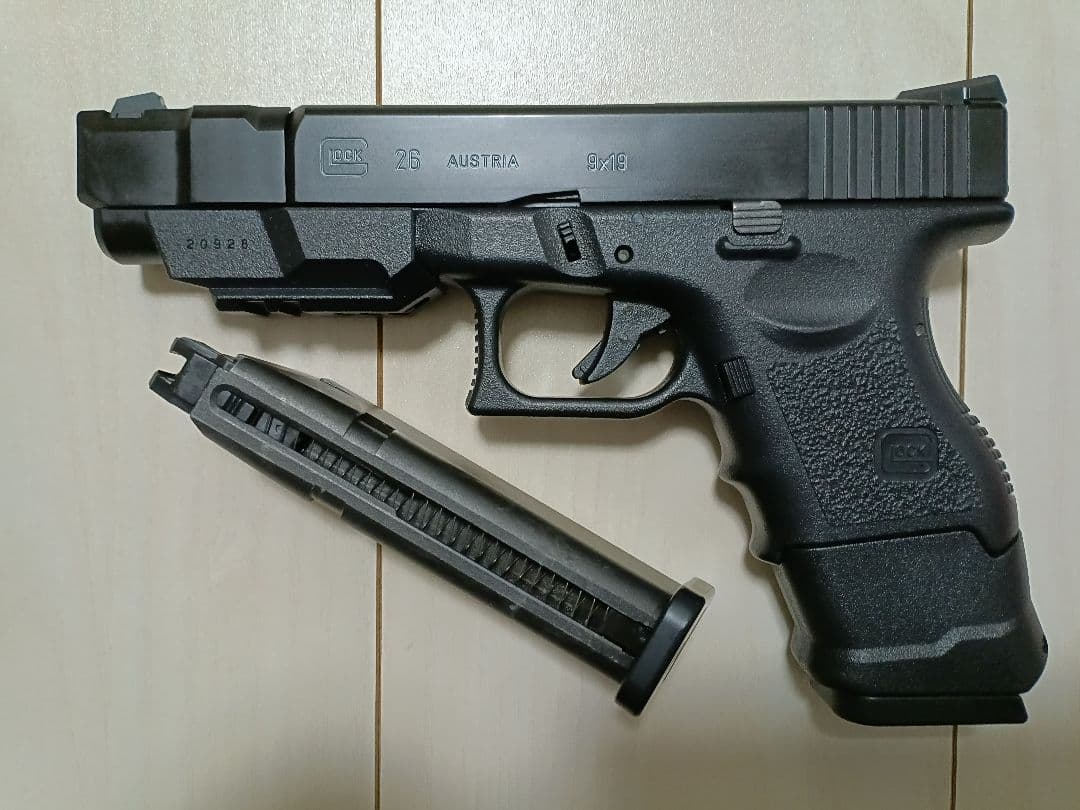 中古品】東京マルイ ガスガン「グロック26 アドバンス」＋予備マガジン