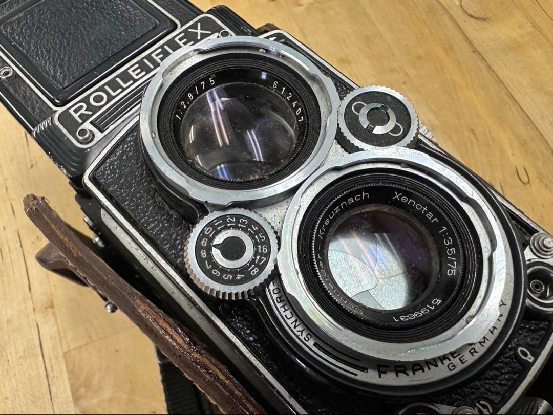 Rolleiflex 二眼レフカメラ Xenotar 1:3.5/75 ケース付 Rolleiflex 二眼レフカメラ Xenotar 1:3.5/75 ケース付