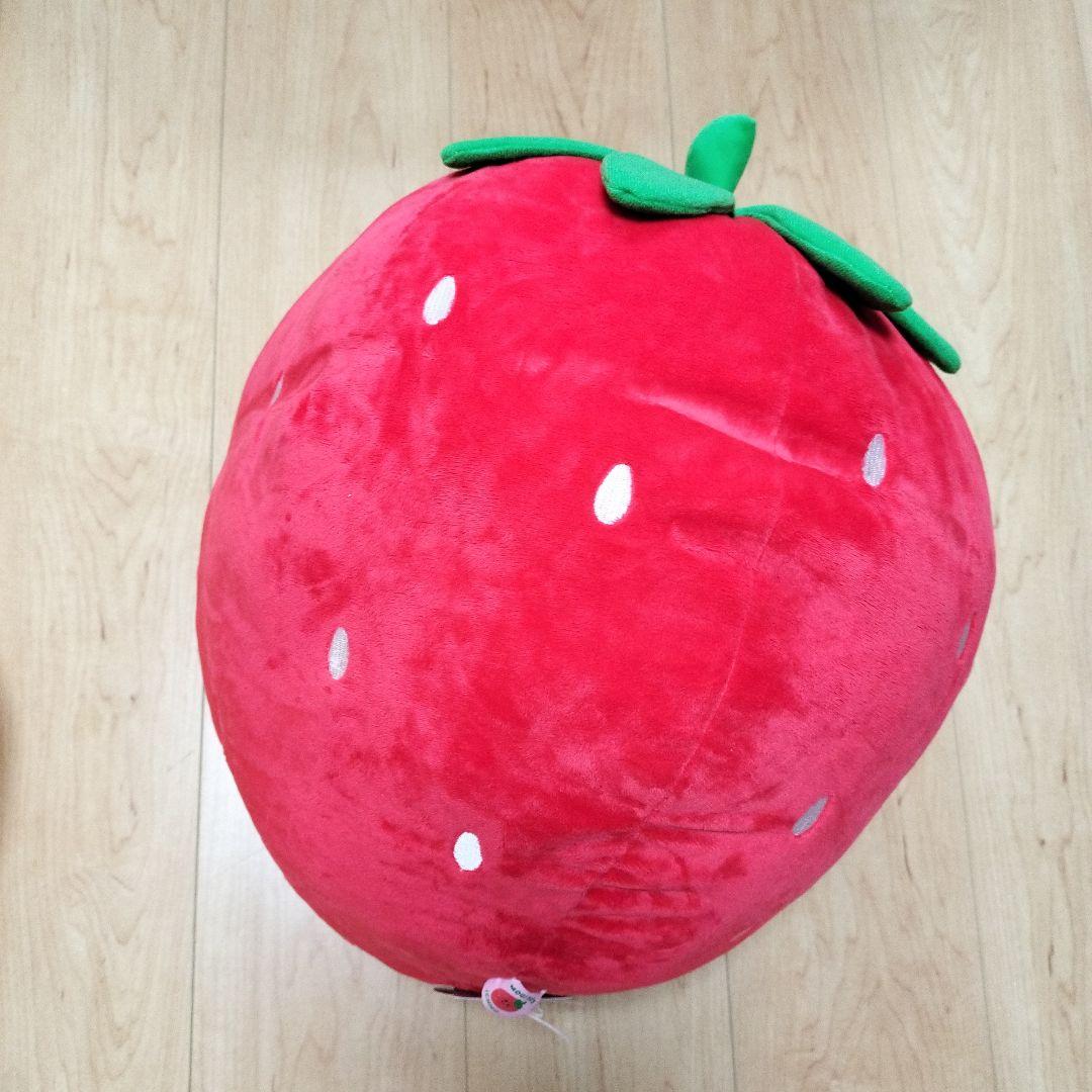 もぎたて超BIGいちご ぬいぐるみ - メルカリ