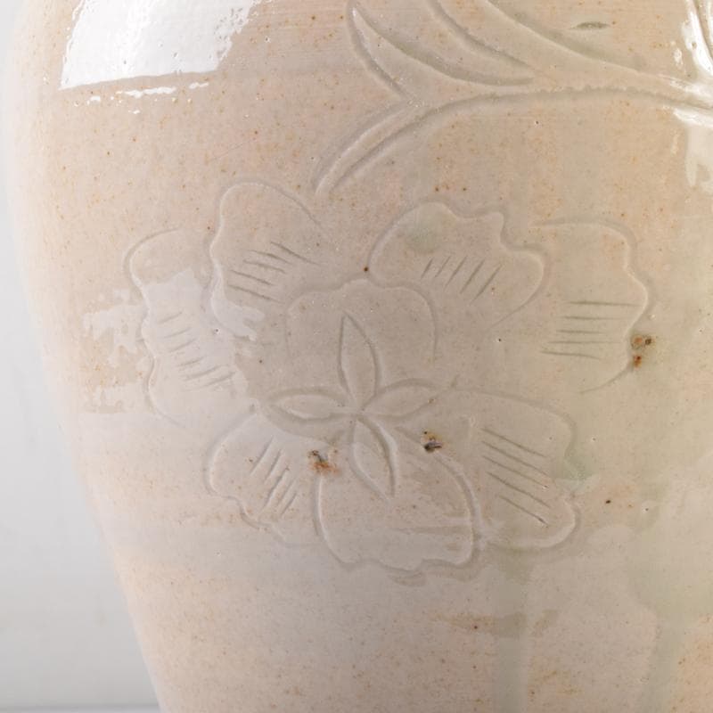 中国 徳化窯白磁 花草刻 花口瓶 C 7060A - メルカリ