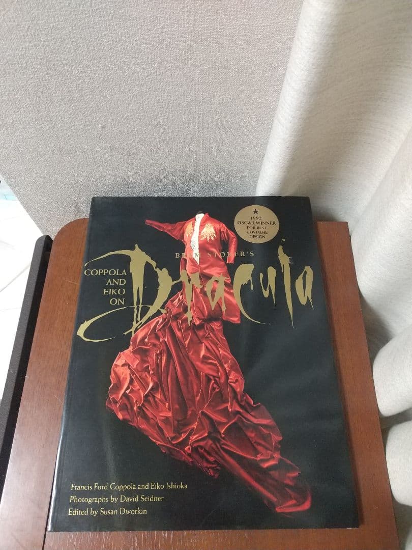 石岡瑛子ドラキュラ衣装特集本コッポラとエイコが語るブラム・ストーカーのドラキュラ ドラキュラ』（1992）石岡瑛子の衣裳デザインを堪能する映画｜唐崎夜雨