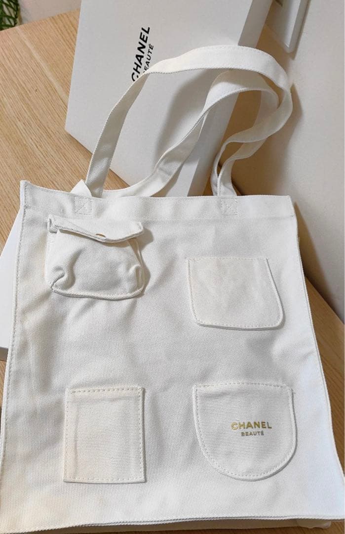 CHANELノベルティトートバッグ ホワイト ポケット付き - メルカリ